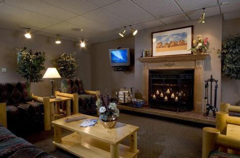 Westmark Inn Ток Екстериор снимка