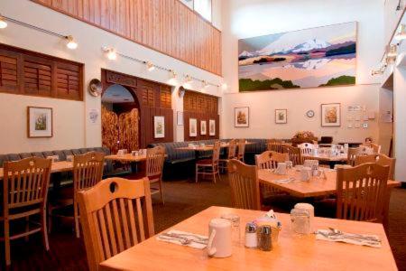 Westmark Inn Ток Екстериор снимка