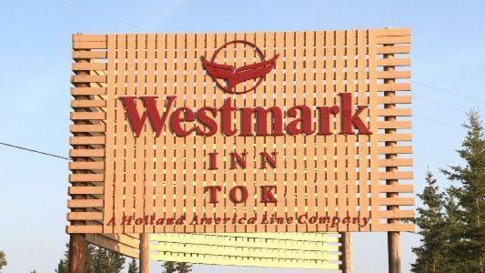 Westmark Inn Ток Екстериор снимка